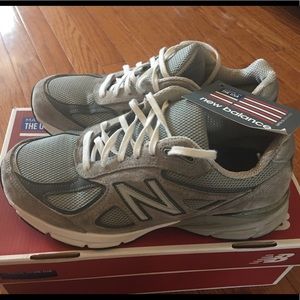 Women’s New Balance 990 v4 size 8.5(grey)